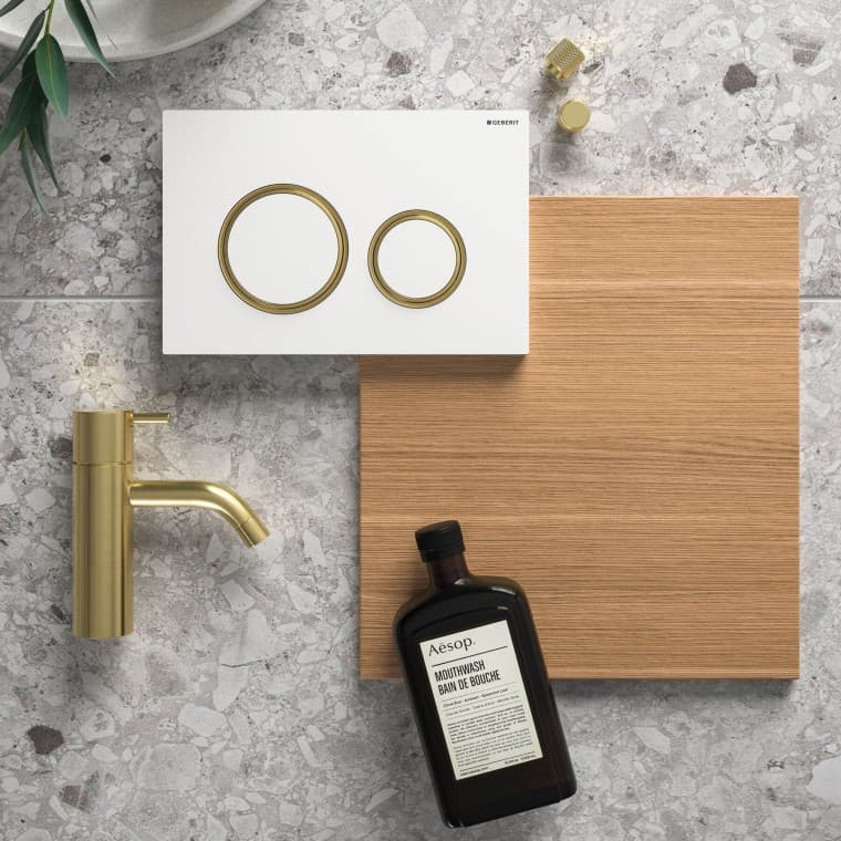 Bad i gull og grått Bad i gull og grått